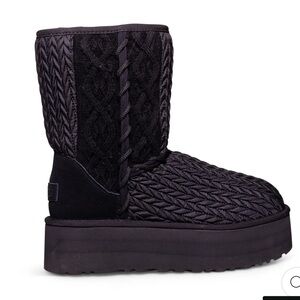 UGG CLASSIC SHORT VILLA KNIT BLACK BOOTS